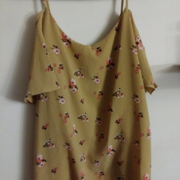 Junior's Top - Picture 2 of 3